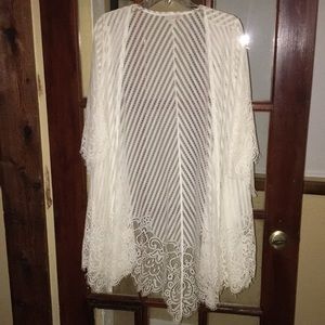 White Quart Sleeve Shawl